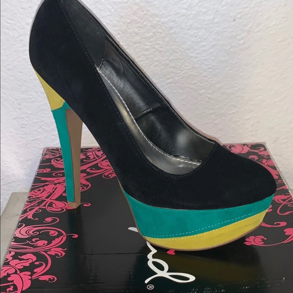 Heels - Picture 2 of 6